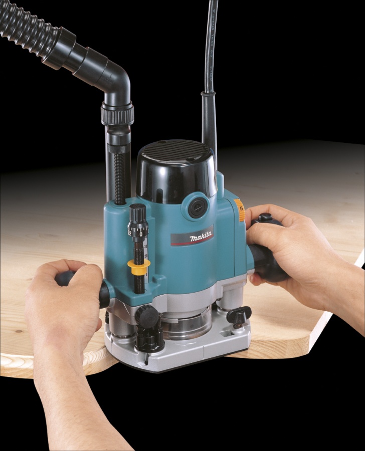 Utilizzo Fresatrice verticale 1100W Makita RP1110C