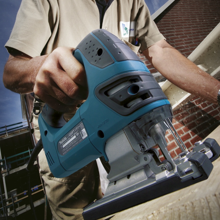 Utilizzo Seghetto alternativo 720w Makita 4350CT