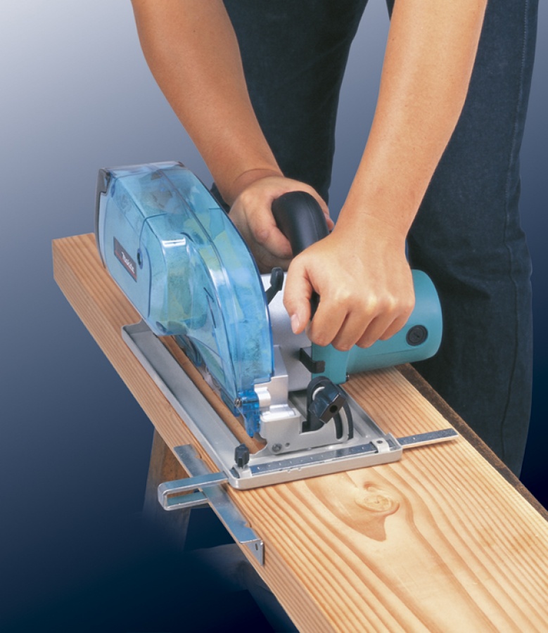 Utilizzo Sega circolare 1400w Makita 5017RKB mm. 190