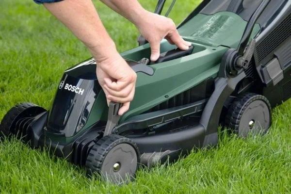 Bosch hobby easyrotak 36-550 rasaerba a batteria 36v 06008b9b00 - dettaglio 7