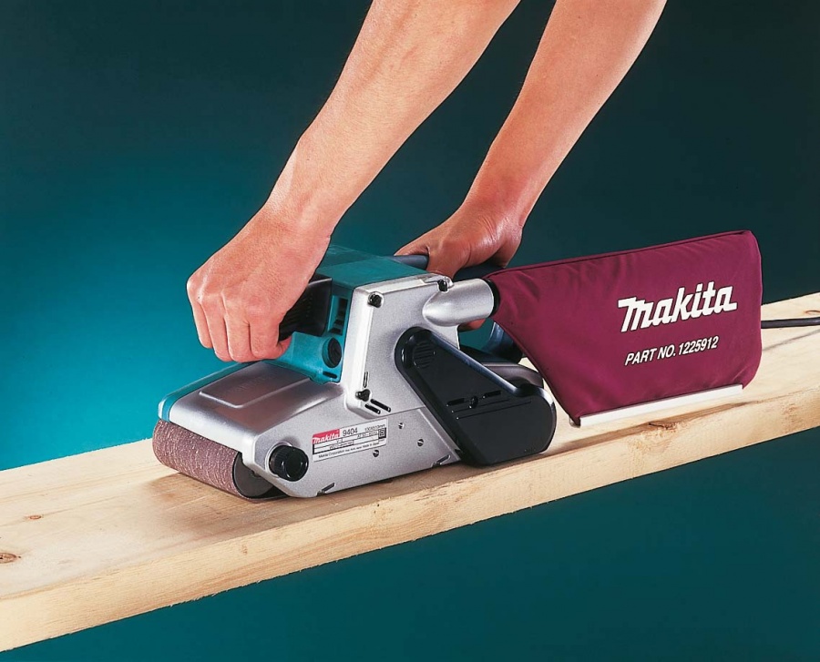 Utilizzo Levigatrice a nastro 1010W Makita 9404X mm. 100x610 con Base di Appoggio