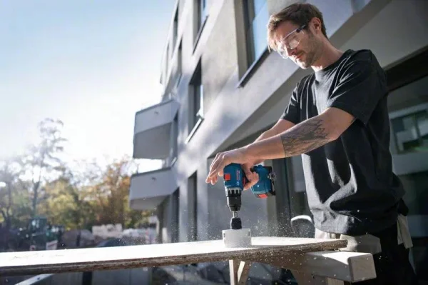 Bosch gsr 18v-45 trapano avvitatore brushless 18 v con due batterie 06019k3202 - dettaglio 2