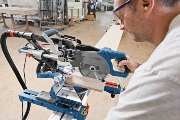 Bosch gcm 8 sjl professional troncatrice radiale da banco 1600 w 216 mm 0601b19101 - dettaglio 3