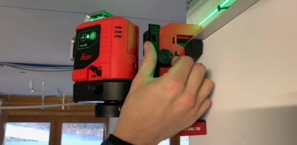 Leica  livella laser 3x360° a linee verdi autolivellante 918977 - dettaglio 2
