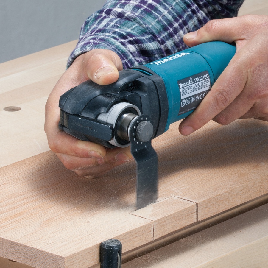 Utilizzo Utensile Multifunzione Makita TM3010CX2J taglio legno