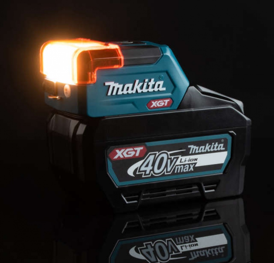 Makita ML011G01 Torcia 40 V con adattatore USB senza batteria - ML011G01