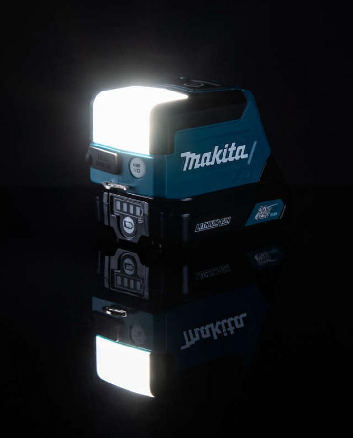 Makita ML107 Torcia 12 V con adattatore USB senza batteria - ML107