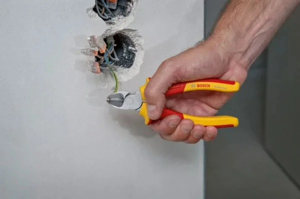 Bosch 1600a02ng3 set di utensili manuali isolati vde per elettricisti 7 pz. - dettaglio 3