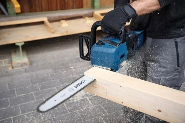 Bosch gke 18v-40 elettrosega 40 cm brushless 18 v a batteria 06008d3000 - dettaglio 10