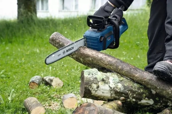 Bosch gke 18v-40 elettrosega 40 cm brushless 18 v a batteria 06008d3000 - dettaglio 5