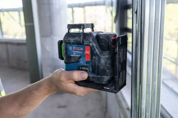 Bosch gll 12v-100-33 cg livella laser a linee verdi 360° con batteria 0601065401 - dettaglio 10