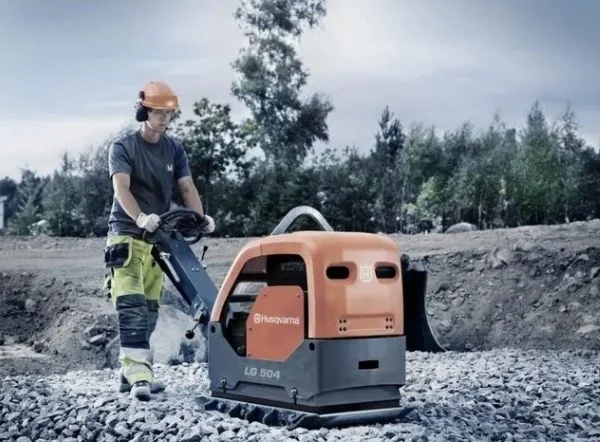 Husqvarna lg 504 piastra vibrante reversibile 65 kn a diesel 700 mm 967855507 - dettaglio 2