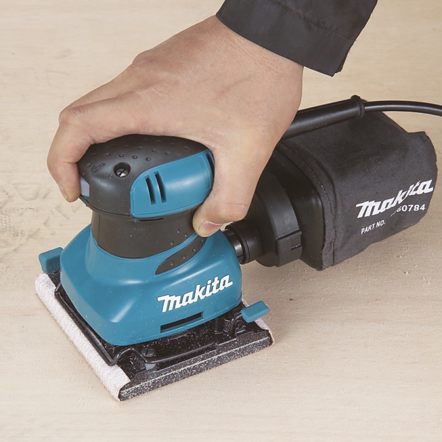 Utilizzo Levigatrice Orbitale Makita bo4556