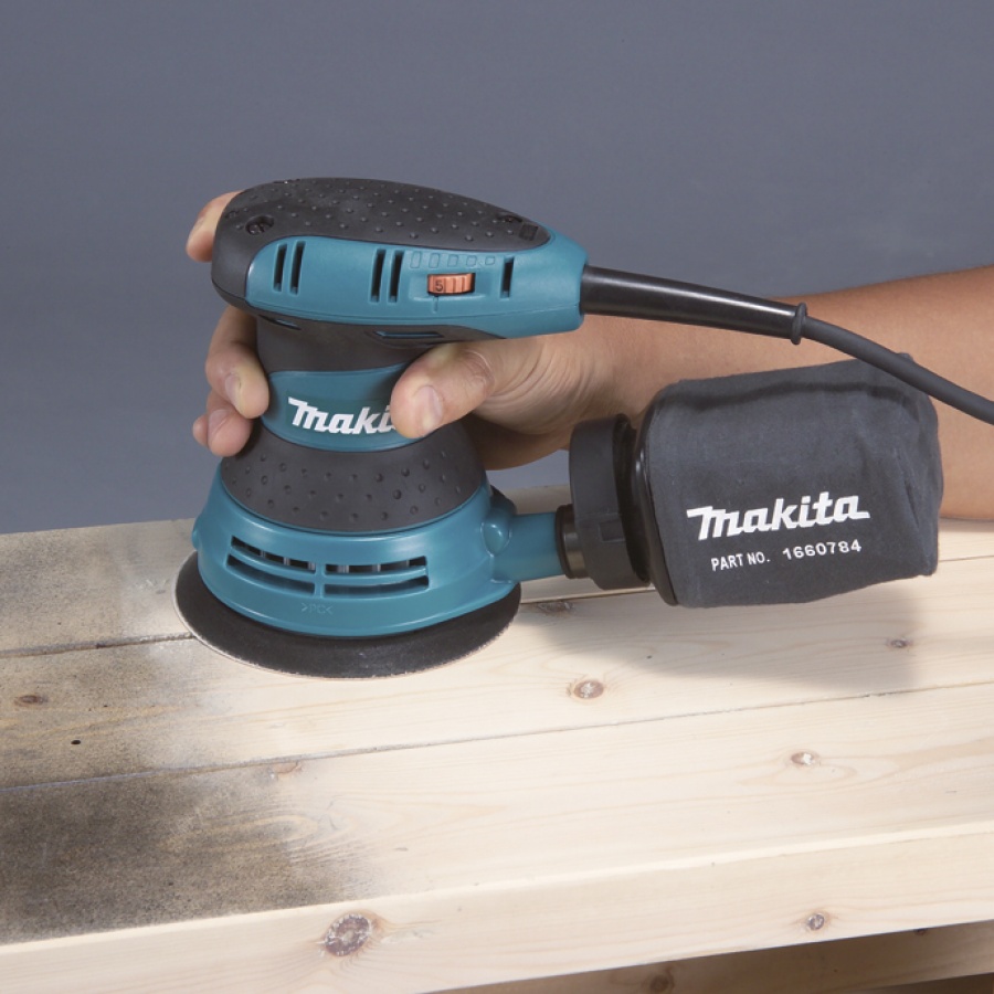 Utilizzo Levigatrice orbitale300W Makita BO5031 D.mm. 125