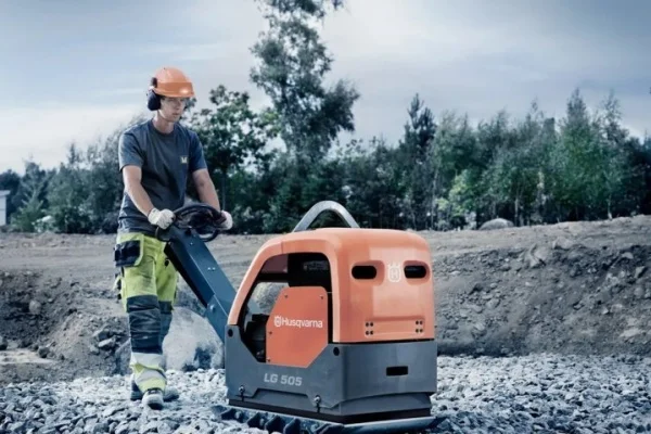 Husqvarna piastra vibrante reversibile 65 kn 700 mm con indicatore lg 505 970720205 - dettaglio 4