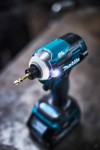 Makita avvitatore ad impulsi xgt brushless 40 v senza batteria td001gz - dettaglio 3