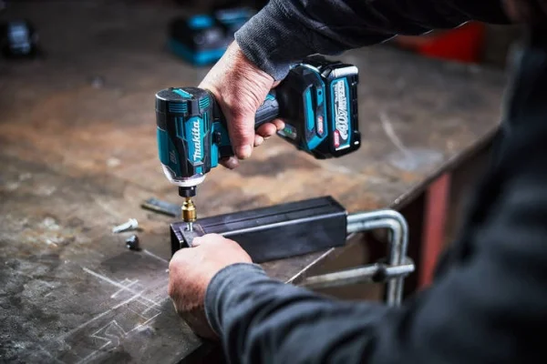 Makita avvitatore ad impulsi xgt brushless 40 v senza batteria td001gz - dettaglio 4